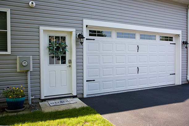 24/7 Emergency Garage Door Panel Replacement experts in Starkville, MS